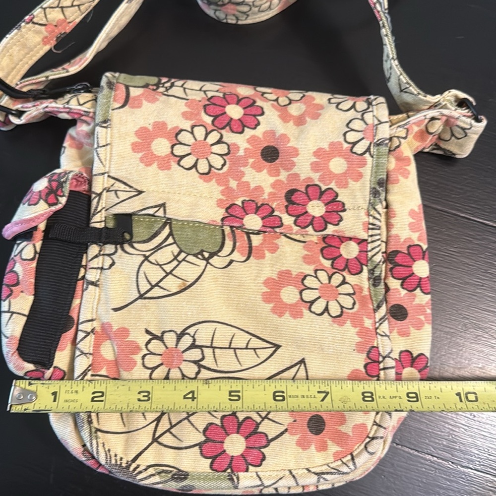 Kavu Floral Crossbody Bag in Pink and Cream - Picture 4 of 7